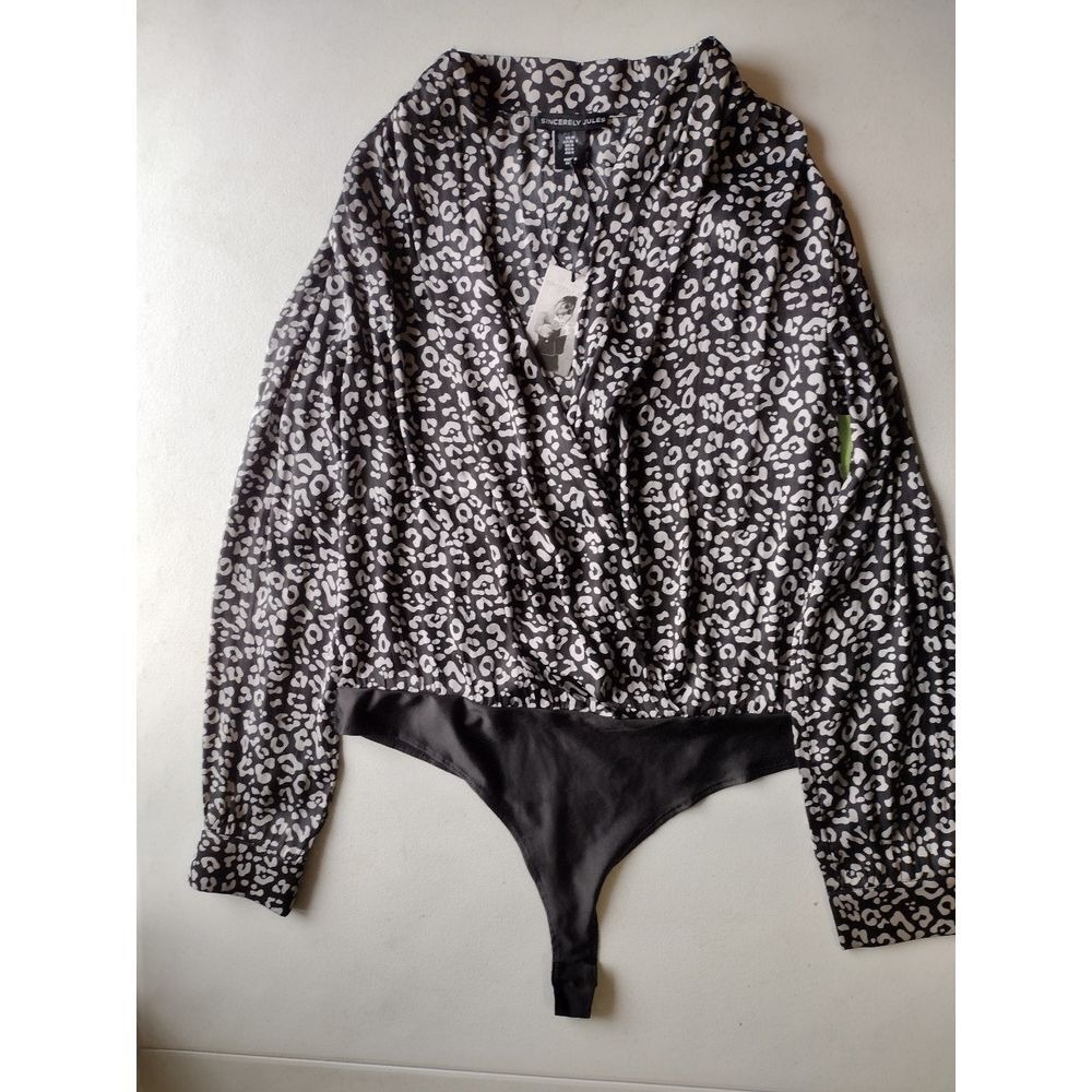 Sincerely Jules Bodysuit Black White Leopard Print Long Sleeve Surplice Neck M